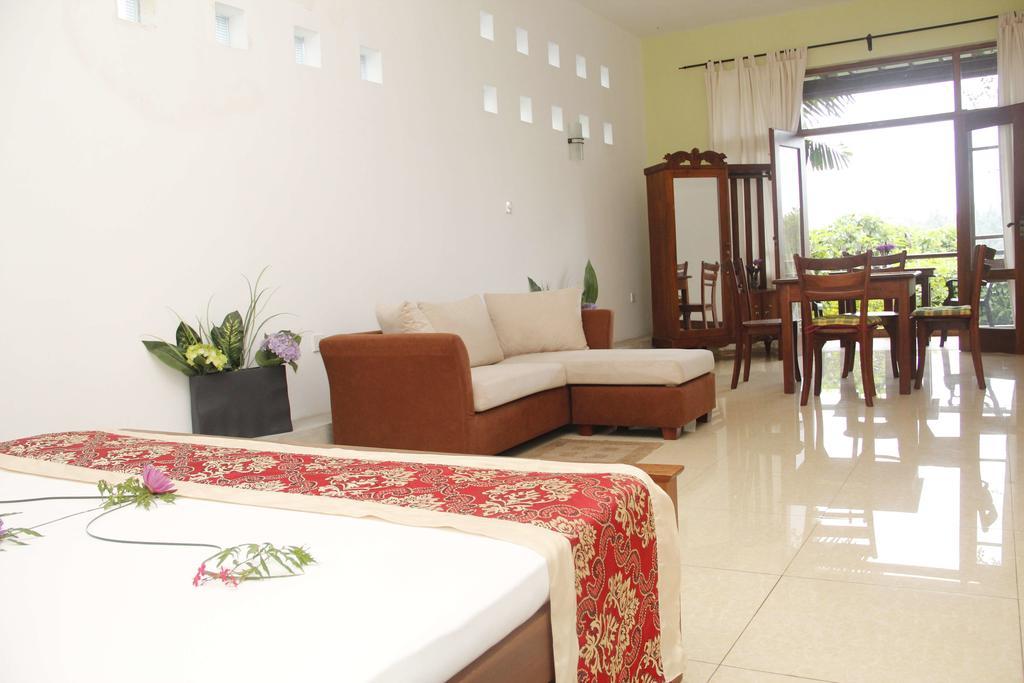Thumbelina Apartments & Hotel Aluthgama Buitenkant foto
