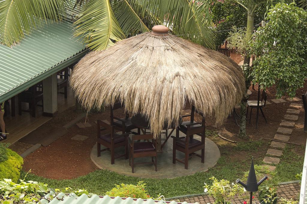 Thumbelina Apartments & Hotel Aluthgama Buitenkant foto
