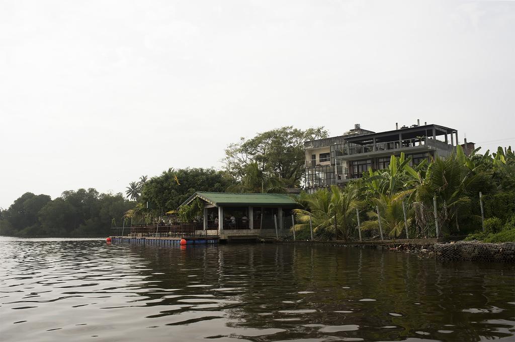 Thumbelina Apartments & Hotel Aluthgama Buitenkant foto