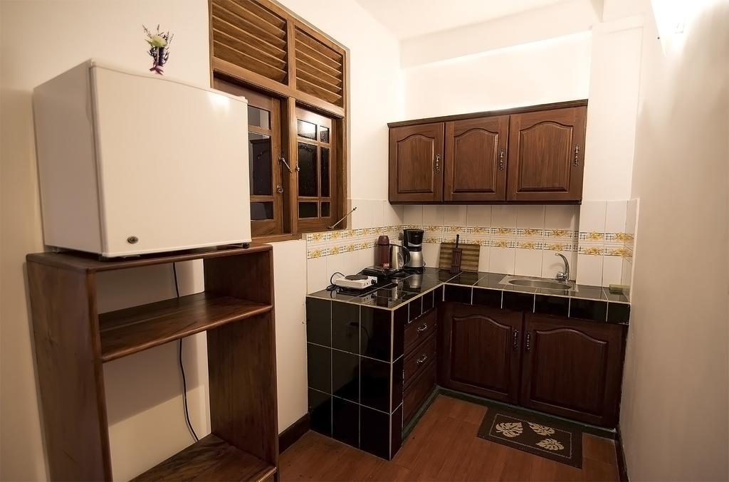Thumbelina Apartments & Hotel Aluthgama Buitenkant foto