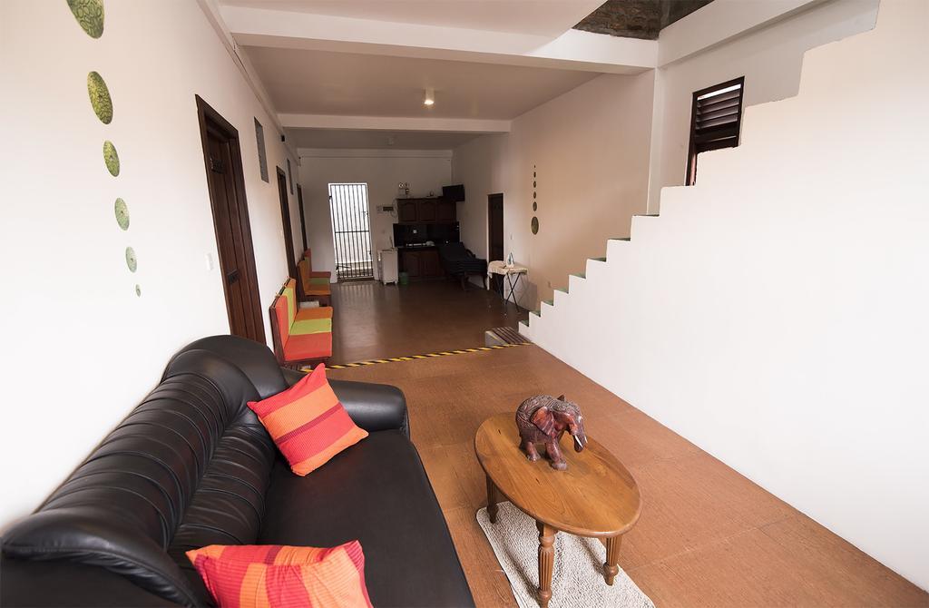 Thumbelina Apartments & Hotel Aluthgama Buitenkant foto