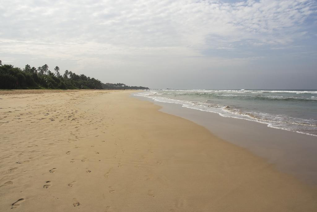 Thumbelina Apartments & Hotel Aluthgama Buitenkant foto