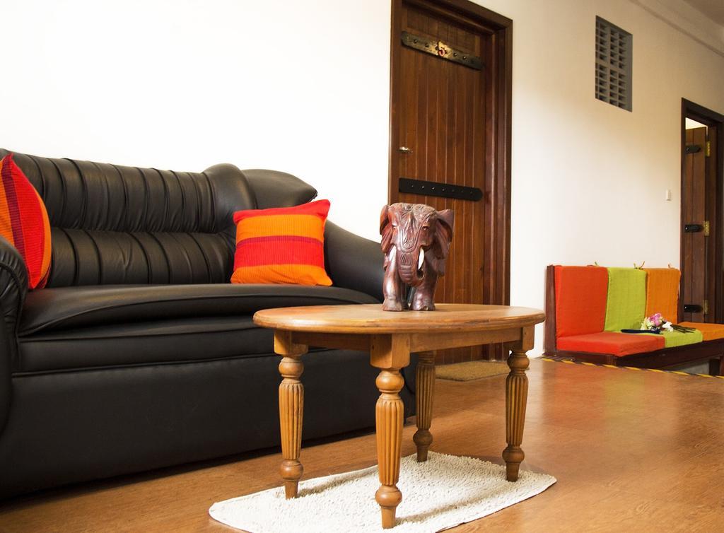 Thumbelina Apartments & Hotel Aluthgama Buitenkant foto