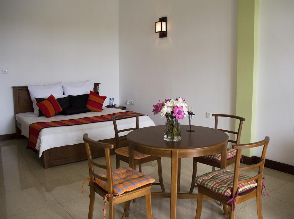 Thumbelina Apartments & Hotel Aluthgama Buitenkant foto
