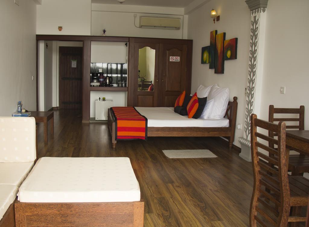 Thumbelina Apartments & Hotel Aluthgama Buitenkant foto