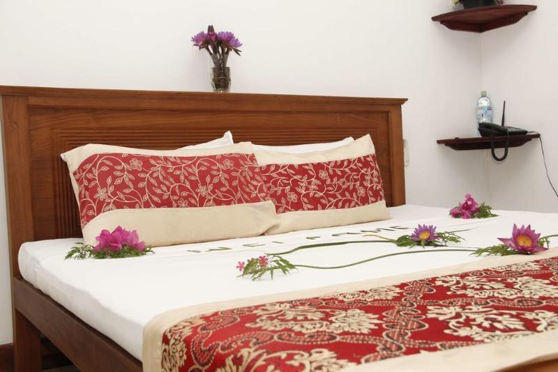 Thumbelina Apartments & Hotel Aluthgama Buitenkant foto